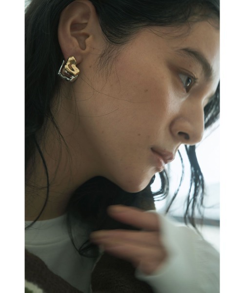 marjour（マージュール）の「WAVE METAL PIERCE（ピアス（両耳用）・レディース・シルバー×ゴールド・FREE）」の15枚目の写真