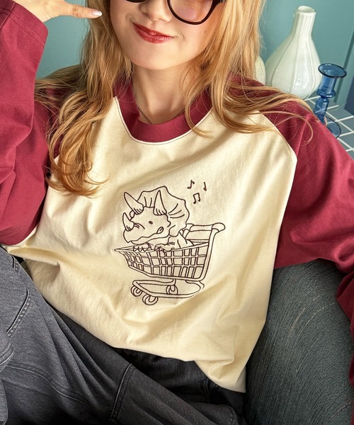 DOUBLE NAME(ダブルネーム)の「一緒にショッピングしたい恐竜ロンTEE(Tシャツ/カットソー・レディース・カーキ/レッド/ブラック系その他・FREE)」の6枚目の写真