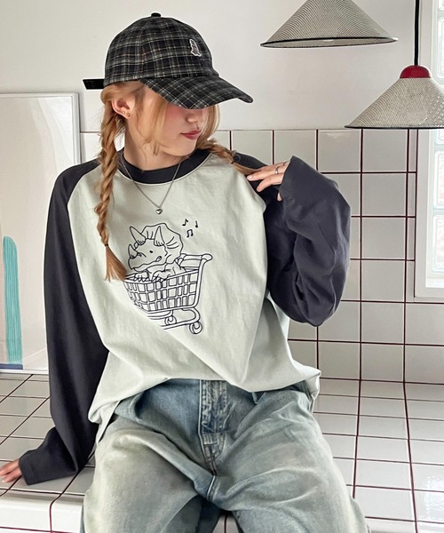 DOUBLE NAME(ダブルネーム)の「一緒にショッピングしたい恐竜ロンTEE(Tシャツ/カットソー・レディース・カーキ/レッド/ブラック系その他・FREE)」の9枚目の写真