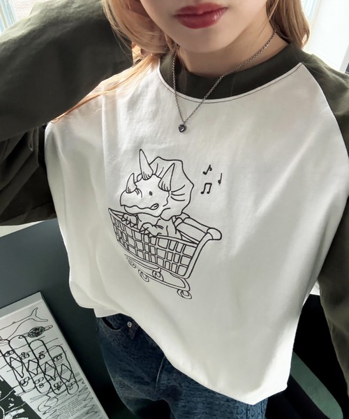 DOUBLE NAME(ダブルネーム)の「一緒にショッピングしたい恐竜ロンTEE(Tシャツ/カットソー・レディース・カーキ/レッド/ブラック系その他・FREE)」の14枚目の写真