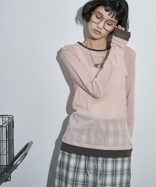 THE YOn（ザヨン）の「レイヤード風バイカラーシアープルオーバー（Tシャツ/カットソー・レディース・アイボリー/ブラック/ブラウン/ピンク・FREE）」の4枚目の写真