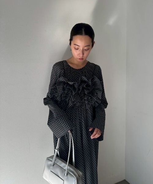 emmi(エミ)の「チェックフリルビスチェ【セットアップ対応】(その他トップス・レディース・サックスブルー/ネイビー・F)」の6枚目の写真