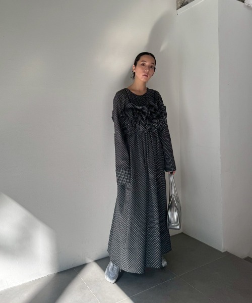 emmi(エミ)の「チェックフリルビスチェ【セットアップ対応】(その他トップス・レディース・サックスブルー/ネイビー・F)」の4枚目の写真