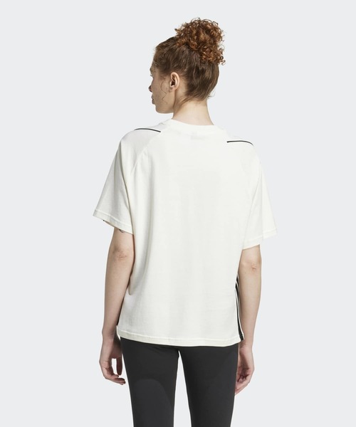 adidas(アディダス)の「スタジアム スリーストライプス Tシャツ / アディダス adidas(Tシャツ/カットソー・レディース・ホワイト・MEDIUM/LARGE/X-LARGE/SMALL/XX-LARGE/X-SMALL)」の2枚目の写真