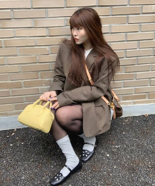 MAC MOC(マックモック)の「フローラ スクエアトーフラワーメリージェンプラット_4カラー(バレエシューズ・レディース・ブラック/シルバー/ホワイト/イエロー・22.5cm/23.5cm/23cm/24.5cm/24cm/25cm)」の8枚目の写真