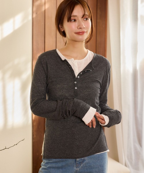 mysty woman（ミスティウーマン）の「【WEB限定】柔らかヘンリーネックロンT　667610（Tシャツ/カットソー・レディース・グレイッシュベージュ/ブラック/ネイビー/チャコールグレー/オフホワイト・FREE）」の3枚目の写真