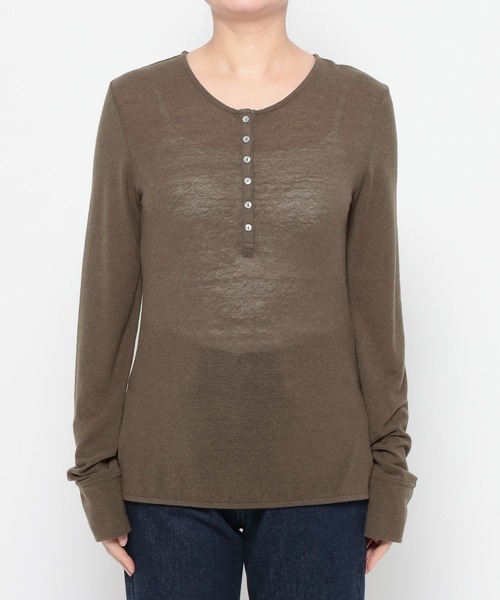 mysty woman（ミスティウーマン）の「【WEB限定】柔らかヘンリーネックロンT　667610（Tシャツ/カットソー・レディース・グレイッシュベージュ/ブラック/ネイビー/チャコールグレー/オフホワイト・FREE）」の17枚目の写真