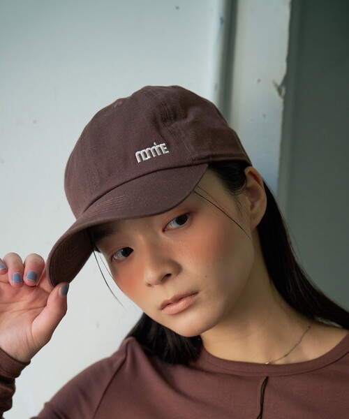 NOMINE（ノミネ）の「オリジナル刺繍ロゴ キャップ（キャップ・レディース・グレー/アイボリー/ブラウン/ネイビー・フリー）」の3枚目の写真