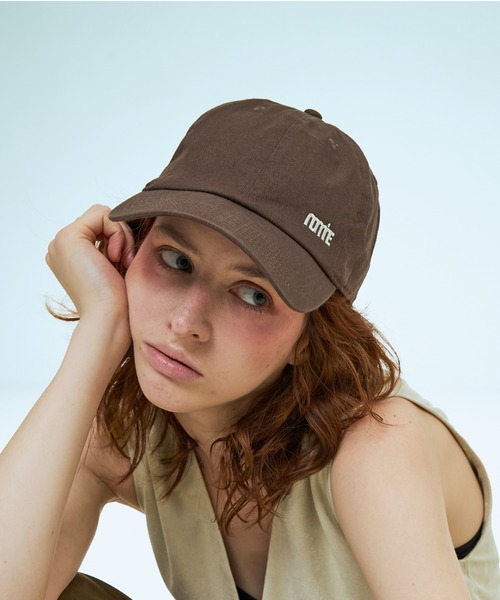 NOMINE(ノミネ)の「オリジナル刺繍ロゴ キャップ(キャップ・レディース・グレー/アイボリー/ブラウン/ネイビー・フリー)」の3枚目の写真