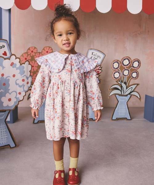 Cath Kidston（キャスキッドソン）の「キッズ フリルカラー ロングスリーブ  ワンピース Spray Floral Placement（ワンピース・キッズ・アイボリー・122/110/98）」の2枚目の写真