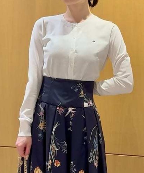 SNIDEL（スナイデル）の「UVカットベーシックニットカーディガン（カーディガン/ボレロ・レディース・ピンク/ライム/ホワイト/ネイビー/イエロー・F）」の2枚目の写真