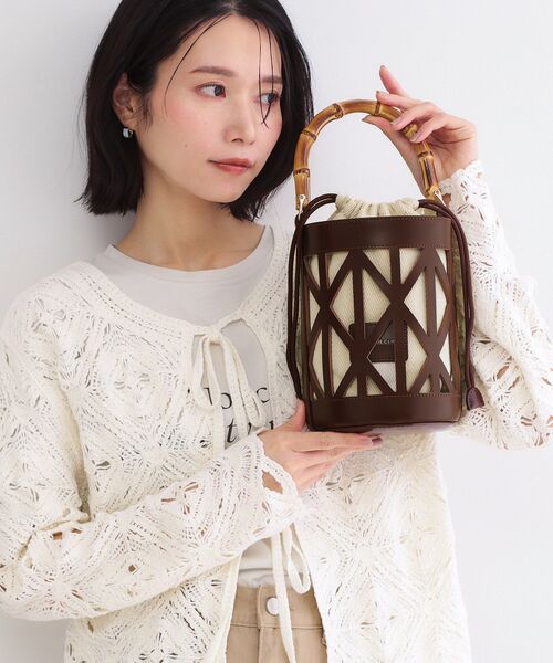 OPAQUE.CLIP（オペークドットクリップ）の「バンブーハンドルパンチングバケツ型バッグ（ハンドバッグ・レディース・アイボリー/ブラック/ブラウン系その他・00）」の3枚目の写真