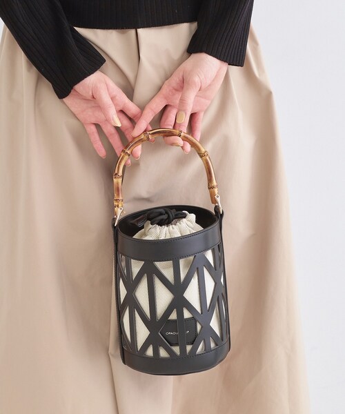OPAQUE.CLIP（オペークドットクリップ）の「バンブーハンドルパンチングバケツ型バッグ（ハンドバッグ・レディース・アイボリー/ブラック/ブラウン系その他・00）」の2枚目の写真