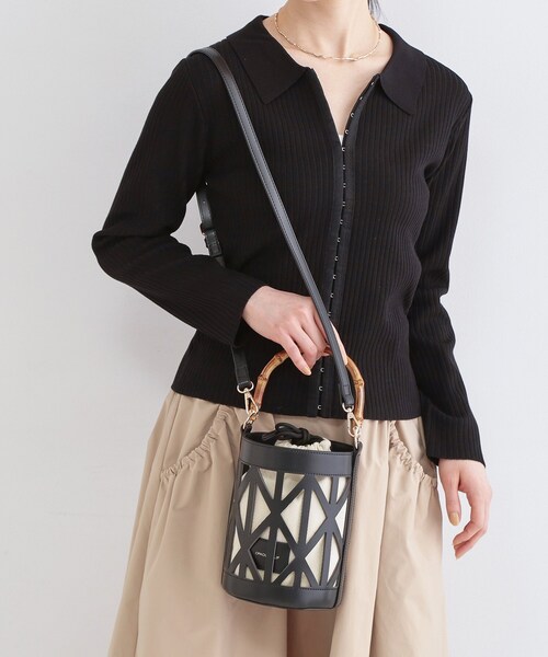 OPAQUE.CLIP（オペークドットクリップ）の「バンブーハンドルパンチングバケツ型バッグ（ハンドバッグ・レディース・アイボリー/ブラック/ブラウン系その他・00）」の6枚目の写真