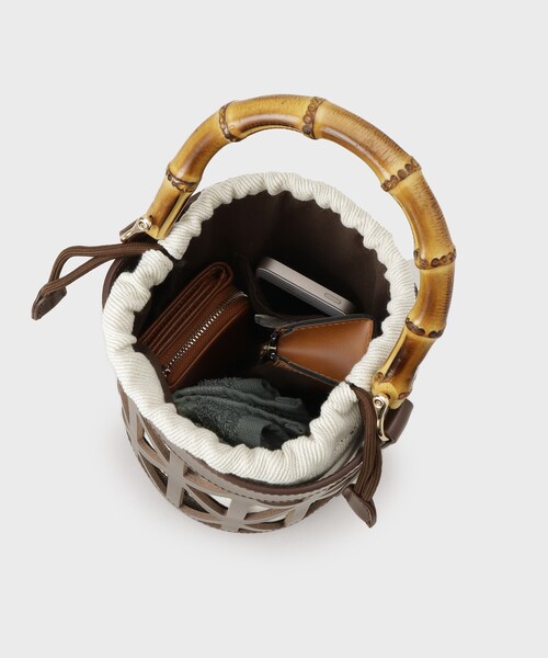 OPAQUE.CLIP（オペークドットクリップ）の「バンブーハンドルパンチングバケツ型バッグ（ハンドバッグ・レディース・アイボリー/ブラック/ブラウン系その他・00）」の19枚目の写真