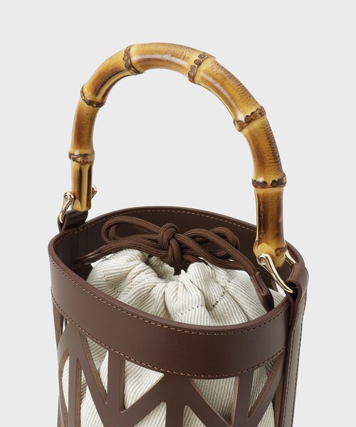 OPAQUE.CLIP（オペークドットクリップ）の「バンブーハンドルパンチングバケツ型バッグ（ハンドバッグ・レディース・アイボリー/ブラック/ブラウン系その他・00）」の20枚目の写真