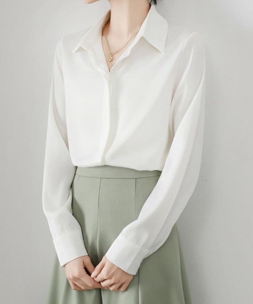 semplice（センプリチェ）の「光沢感 スキッパーカラー ブラウス（シャツ/ブラウス・レディース・ホワイト/グリーン/ダークブラウン/ベージュ/ネイビー/ブラック/カーキ/ブルー/ライトブラウン・F）」の10枚目の写真