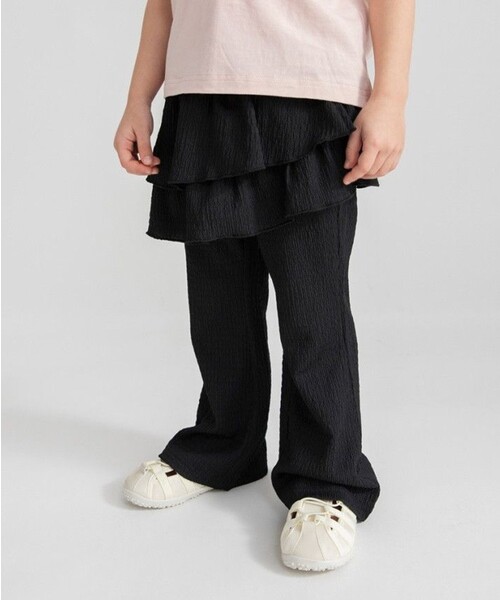 BRANSHES(ブランシェス)の「フリル付きカットフレアパンツ(その他パンツ・キッズ・ブラック/ラベンダー・150/80/120/110/100/130/140/90)」の2枚目の写真