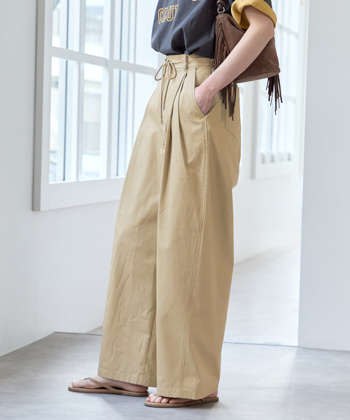 U by SPICK&SPAN（ユーバイスピックアンドスパン）の「ルーズタックチノパンツ（チノパンツ・レディース・カーキ/ベージュ/ネイビー・34/36/38）」の18枚目の写真