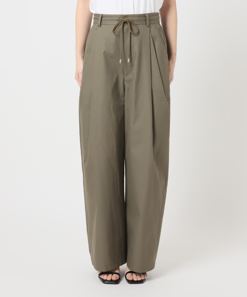 U by SPICK&SPAN（ユーバイスピックアンドスパン）の「ルーズタックチノパンツ（チノパンツ・レディース・カーキ/ベージュ/ネイビー・34/36/38）」の4枚目の写真