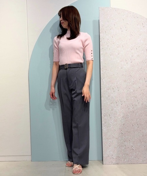 SWINGLE(スウィングル)の「センタープレスストレートパンツ(その他パンツ・レディース・ライトグレー/ライトベージュ/ブルー・SMALL/MEDIUM)」の1枚目の写真