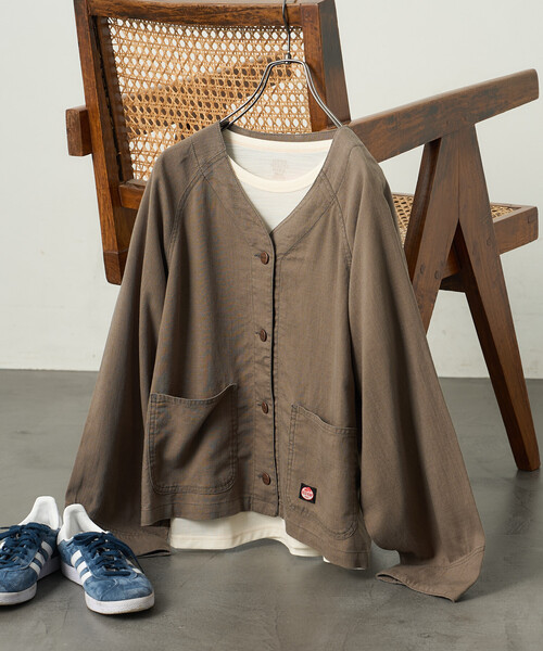FREAK'S STORE（フリークスストア）の「RED KAP × FREAK'S STORE/レッドキャップ 別注 リネンレーヨンノーカラーVネックジャケット＜セットアップ対応＞（ノーカラージャケット・レディース・ナチュラル/ブルー/ブラック/オリーブ・ﾌﾘ-）」の9枚目の写真