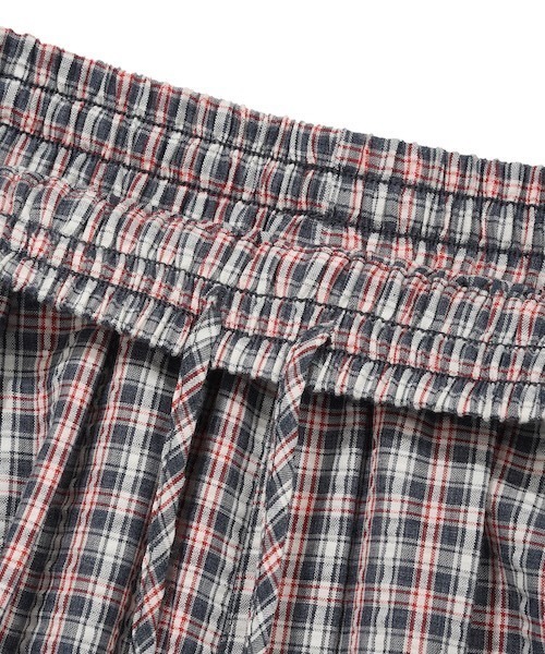 Wacky WiLLy（ワッキーウィリー）の「WOMEN'S CHECKED SEERSUCKER SHORTS（その他パンツ・レディース・クリーム/ネイビー・SMALL/MEDIUM）」の5枚目の写真