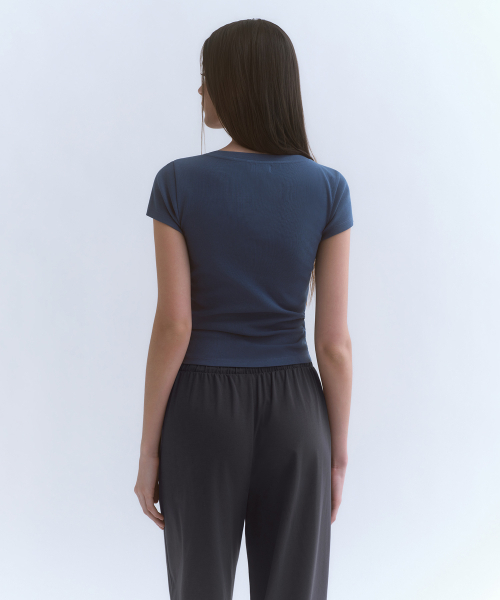 MUSINSA STANDARD WOMAN（ムシンサスタンダードウーマン）の「ウィメンズスリムスクープネックキャップスリーブTシャツ[ミッドナイトブルー]（Tシャツ/カットソー・レディース・その他・SMALL/MEDIUM/LARGE/X-SMALL）」の3枚目の写真