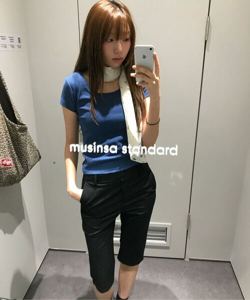MUSINSA STANDARD WOMAN（ムシンサスタンダードウーマン）の「ウィメンズスリムスクープネックキャップスリーブTシャツ[ミッドナイトブルー]（Tシャツ/カットソー・レディース・その他・SMALL/MEDIUM/LARGE/X-SMALL）」の6枚目の写真