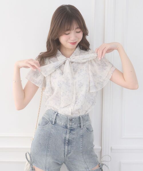 MAJESTIC LEGON(マジェスティックレゴン)の「2wayフリルスリーブブラウス(シャツ/ブラウス・レディース・ホワイト系その他2/ブルー系その他2/アイボリー/ホワイト系その他3・MEDIUM)」の3枚目の写真