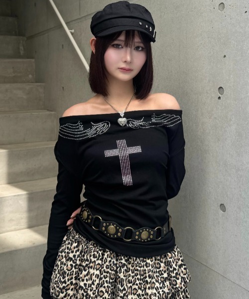 ZIPPER CLUB（ZIPPER CLUB ジッパークラブ）の「rhinestone 2way tops（Tシャツ/カットソー・レディース・ブラック・SMALL）」の3枚目の写真