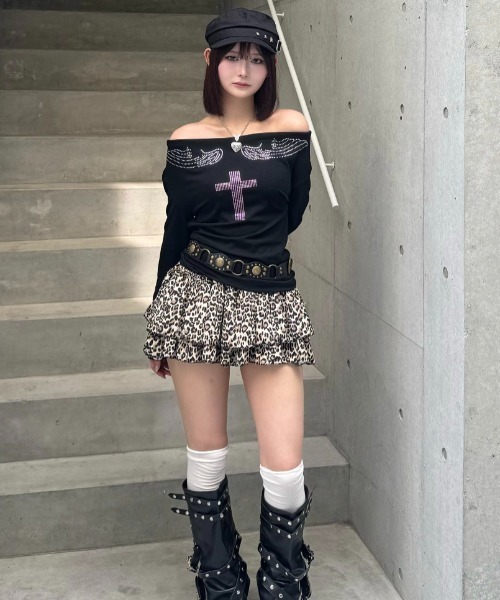 ZIPPER CLUB（ZIPPER CLUB ジッパークラブ）の「rhinestone 2way tops（Tシャツ/カットソー・レディース・ブラック・SMALL）」の4枚目の写真