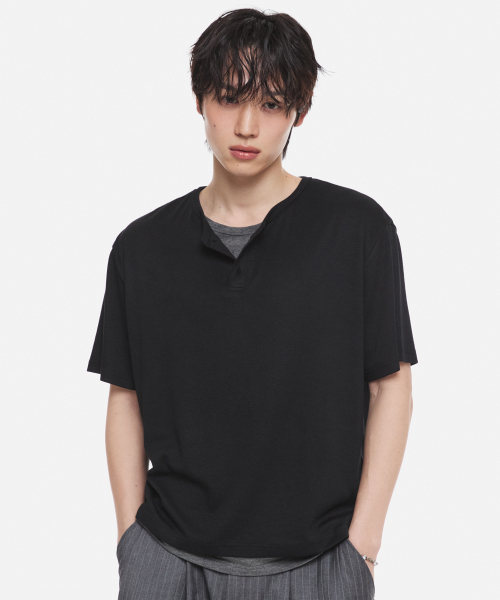 DNSR(ディーエヌエスアール)の「レイヤードヘンリーネックTシャツブラック(Tシャツ/カットソー・メンズ・その他・MEDIUM/LARGE/X-LARGE)」の21枚目の写真