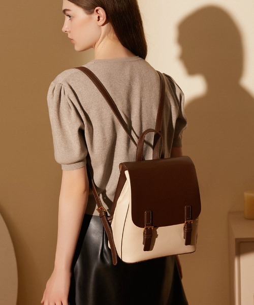 NiiNa(ニーナ)の「【 NiiNa / ニーナ 】高品質牛革クラシック2WAYバックパック(バックパック/リュック・レディース・ホワイト/ブラウン・FREE)」の7枚目の写真