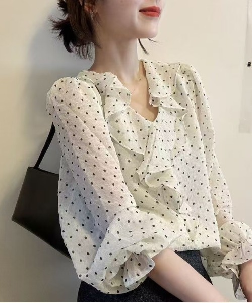 AMAJI(アマジ)の「ドット柄 シャツ トップス(シャツ/ブラウス・レディース・ホワイト・XX-LARGE/X-LARGE/LARGE)」の2枚目の写真