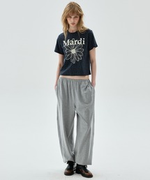 Mardi Mercredi（マルディメクルディ）の「JOGGER PANTS MARDI LOGO HOTFIX / ジョガー パンツ マルディ ロゴ ホットフィックス（スウェットパンツ）」