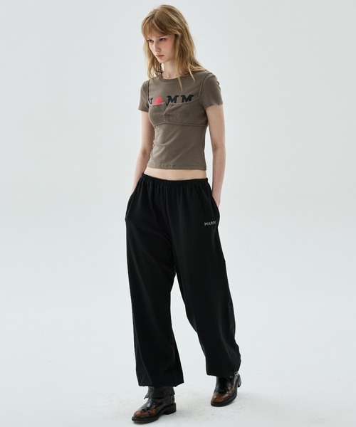 Mardi Mercredi(マルディメクルディ)の「JOGGER PANTS MARDI LOGO HOTFIX / ジョガー パンツ マルディ ロゴ ホットフィックス(スウェットパンツ・レディース・ネイビー/アイボリー/ブラック/グレー・FREE)」の2枚目の写真