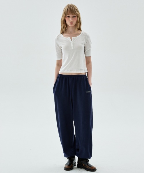 Mardi Mercredi(マルディメクルディ)の「JOGGER PANTS MARDI LOGO HOTFIX / ジョガー パンツ マルディ ロゴ ホットフィックス(スウェットパンツ・レディース・ネイビー/アイボリー/ブラック/グレー・FREE)」の14枚目の写真