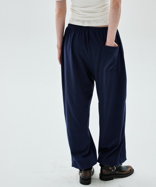 Mardi Mercredi(マルディメクルディ)の「JOGGER PANTS MARDI LOGO HOTFIX / ジョガー パンツ マルディ ロゴ ホットフィックス(スウェットパンツ・レディース・ネイビー/アイボリー/ブラック/グレー・FREE)」の16枚目の写真