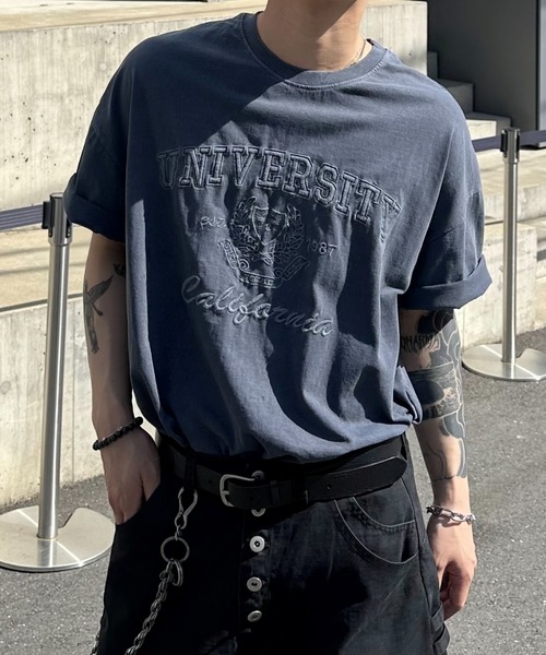 Chikashitsu +(チカシツプラス)の「【Chikashitsu +】Pigment university t-shirt / 【チカシツプラス】ピグメントユニバーシティ半袖Tシャツ(Tシャツ/カットソー・メンズ・ブラック/ネイビー/チャコール・ONE SIZE)」の3枚目の写真