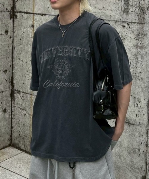 Chikashitsu +(チカシツプラス)の「【Chikashitsu +】Pigment university t-shirt / 【チカシツプラス】ピグメントユニバーシティ半袖Tシャツ(Tシャツ/カットソー・メンズ・ブラック/ネイビー/チャコール・ONE SIZE)」の2枚目の写真