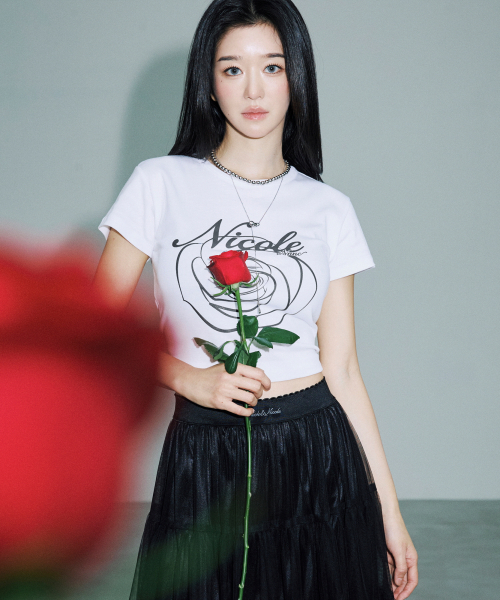 NICK&NICOLE（ニックアンドニコール）の「ROSE LETTERING CROPPED TOP_WHITE（Tシャツ/カットソー・レディース・その他・FREE）」の2枚目の写真