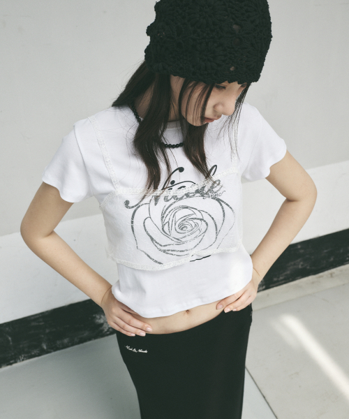 NICK&NICOLE（ニックアンドニコール）の「ROSE LETTERING CROPPED TOP_WHITE（Tシャツ/カットソー・レディース・その他・FREE）」の4枚目の写真