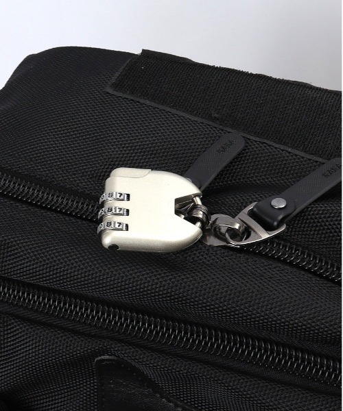 BACKYARD FAMILY(バックヤードファミリー)の「バックパック40L bcbag06(バックパック/リュック・メンズ・ブラック/グリーン・FREE)」の3枚目の写真