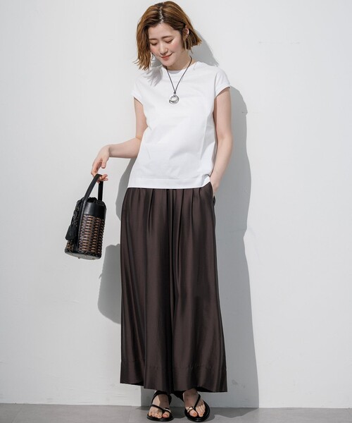 23区 S(ニジュウサンクチイサイサイズ)の「シルキータッチ フレンチスリーブ Tシャツ(Tシャツ/カットソー・レディース・ホワイト系/ピンク系/ベージュ系・32)」の4枚目の写真