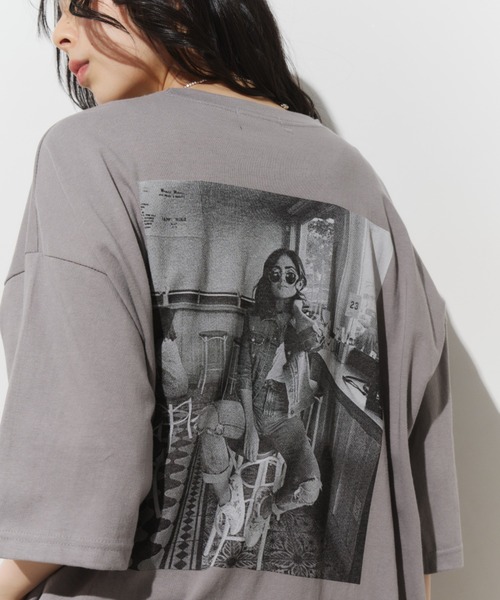 Unitage(ユニテージ)の「バックフォトBIG TEE(Tシャツ/カットソー・レディース・ライトパープル/ホワイト/チャコールグレー・FREE)」の3枚目の写真