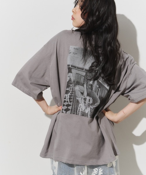 Unitage(ユニテージ)の「バックフォトBIG TEE(Tシャツ/カットソー・レディース・ライトパープル/ホワイト/チャコールグレー・FREE)」の7枚目の写真