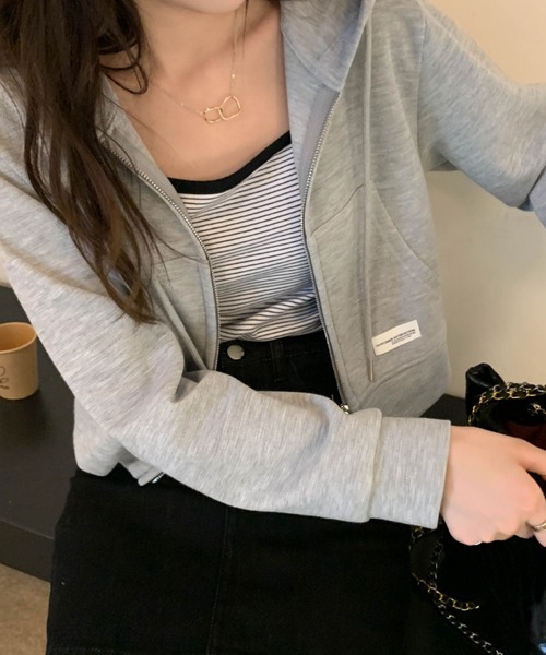 boemy(ボエミー)の「ワンポイントロゴ クロップドパーカー(パーカー・レディース・ブラック・FREE)」の14枚目の写真