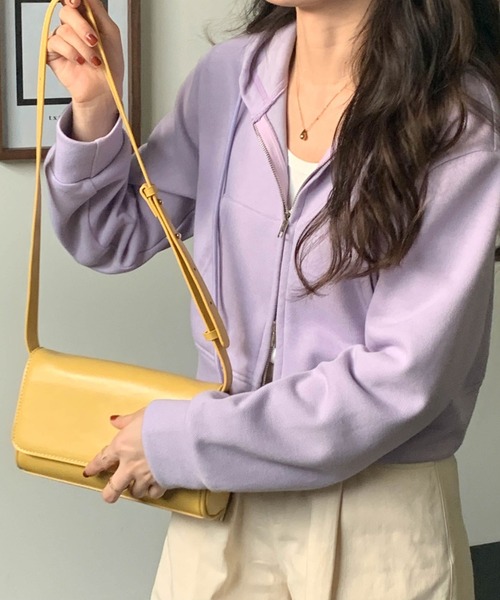 boemy(ボエミー)の「ワンポイントロゴ クロップドパーカー(パーカー・レディース・ブラック・FREE)」の16枚目の写真