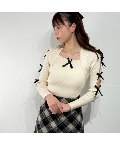 marcydorn(マーシードルン)の「肩あき×リボンガーリーニットトップス(ニット/セーター・レディース・ホワイト・ONE SIZE)」の14枚目の写真